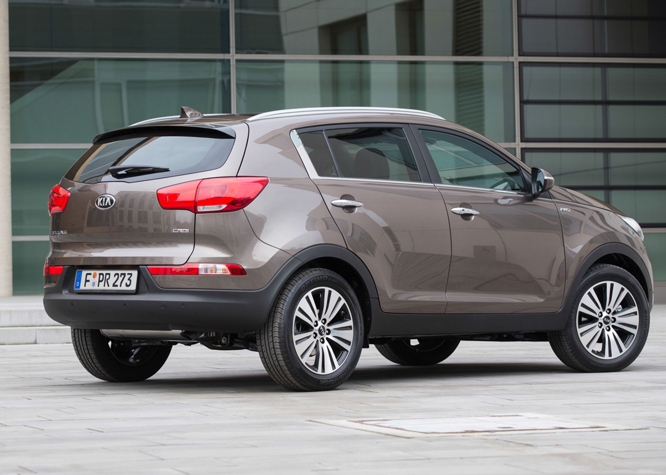 Forandringerne på den faceliftede Kia Sportage er beskedne rent visuelt. Men kabinen og komforten skulle være forbedret en del, og i Danmark falder prisen markant.