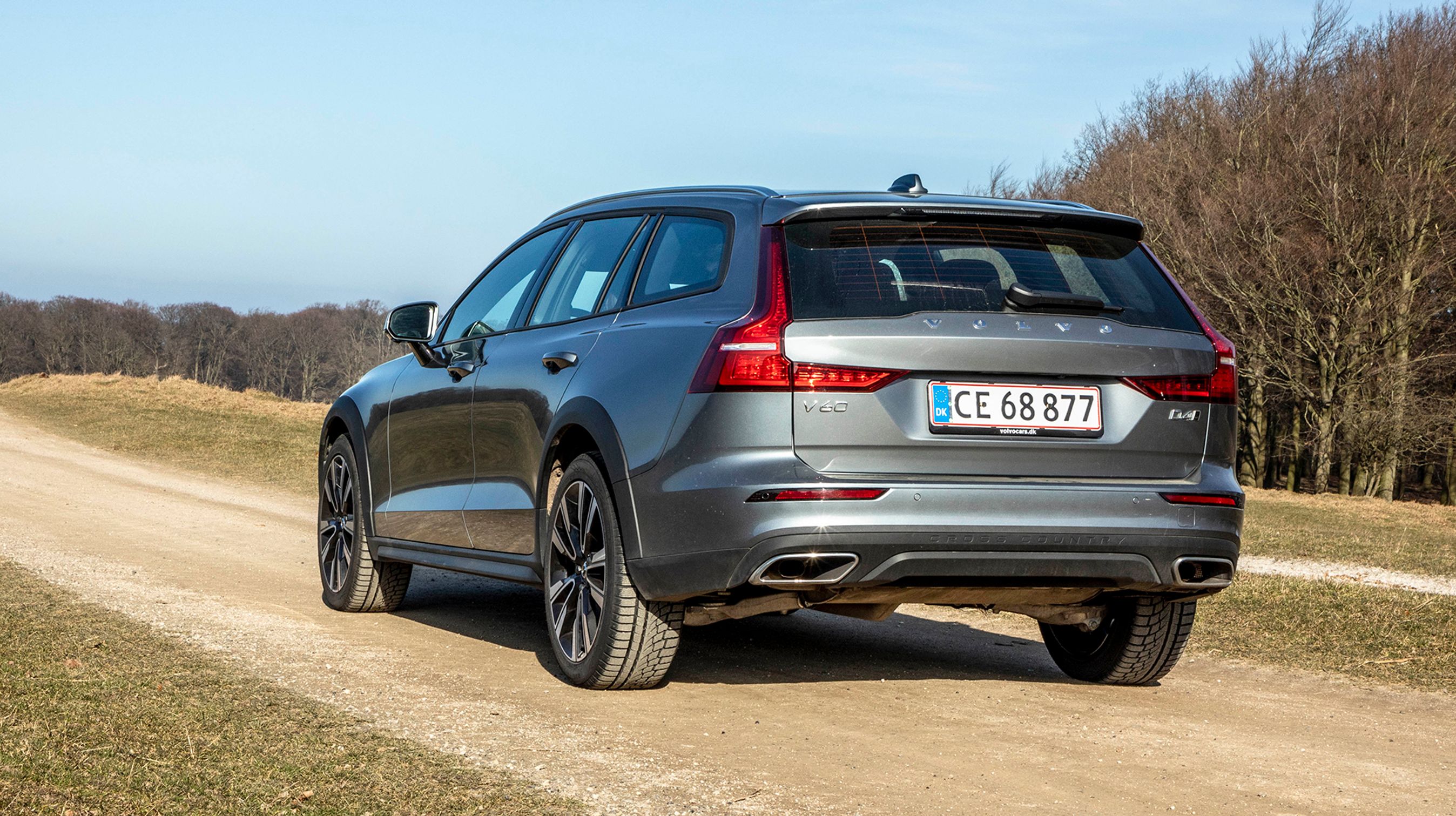 Volvo V60 Cross Country må trække en påhængsvogn på op til to tons. Det gør bilen unik.