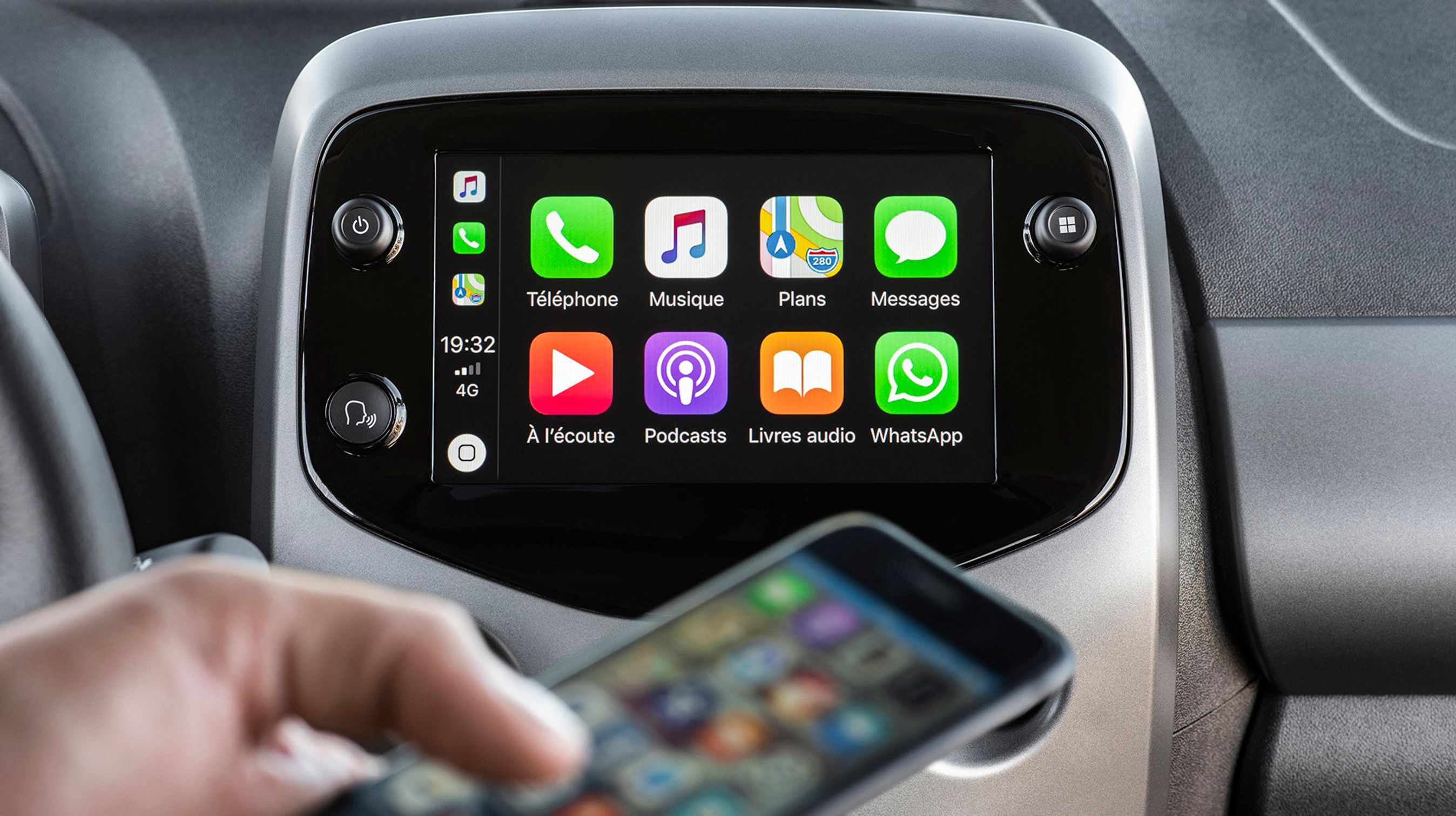 Telefoner kan nu sluttes til bilen og spejles på skærmen.