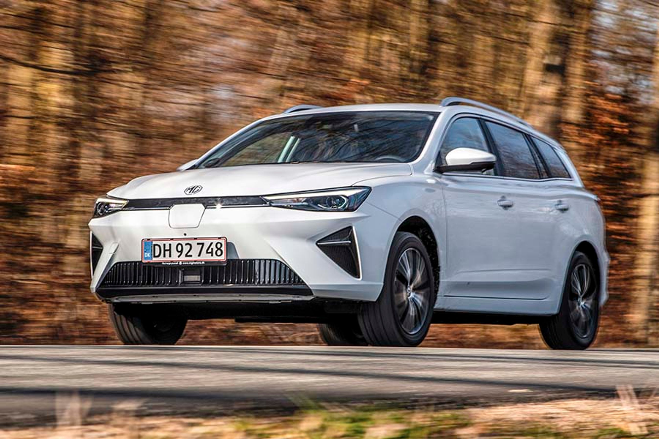 MG 5 er noget så sjældent som en elbil udformet som en traditionel stationcar. Den er rummelig, veludstyret og så koster den fra 290.000 kr.