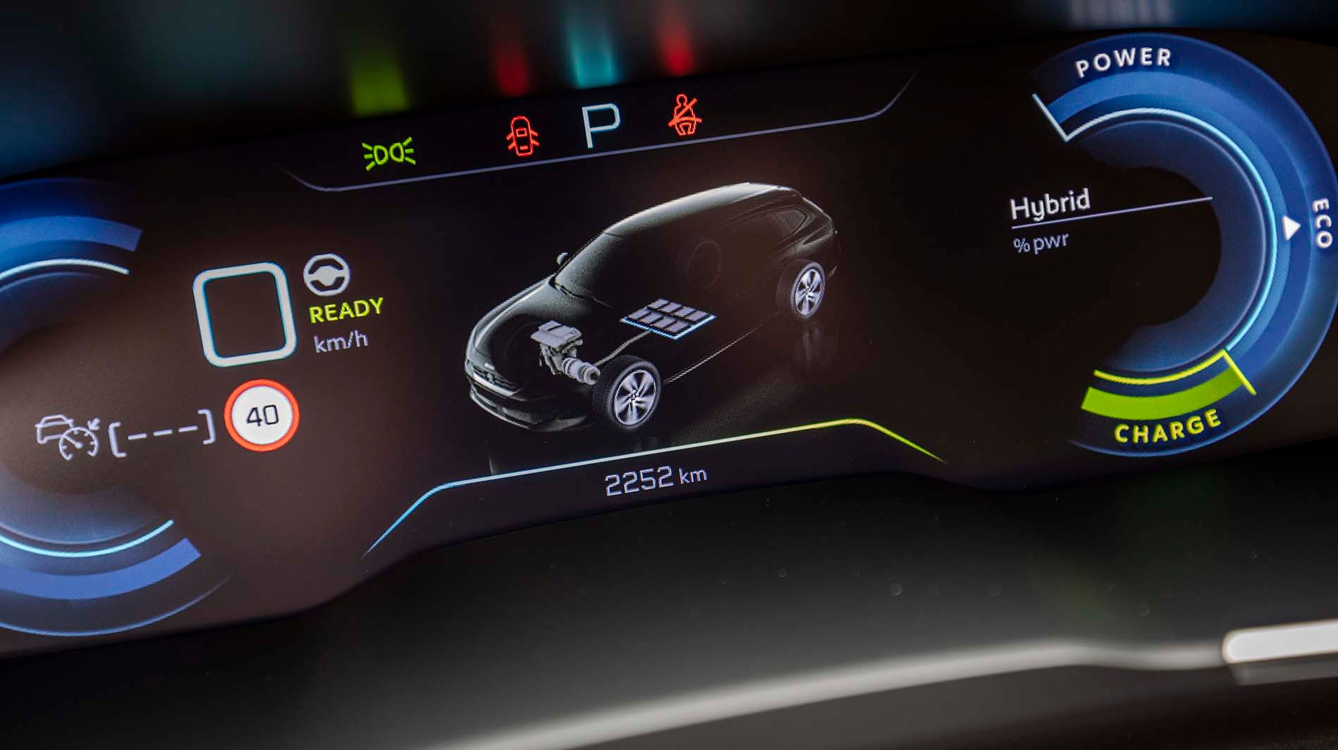 Det er muligt at vælge mellem et væld af skærmvisninger, både i det digitale instrumenthus og på touchskærmen.