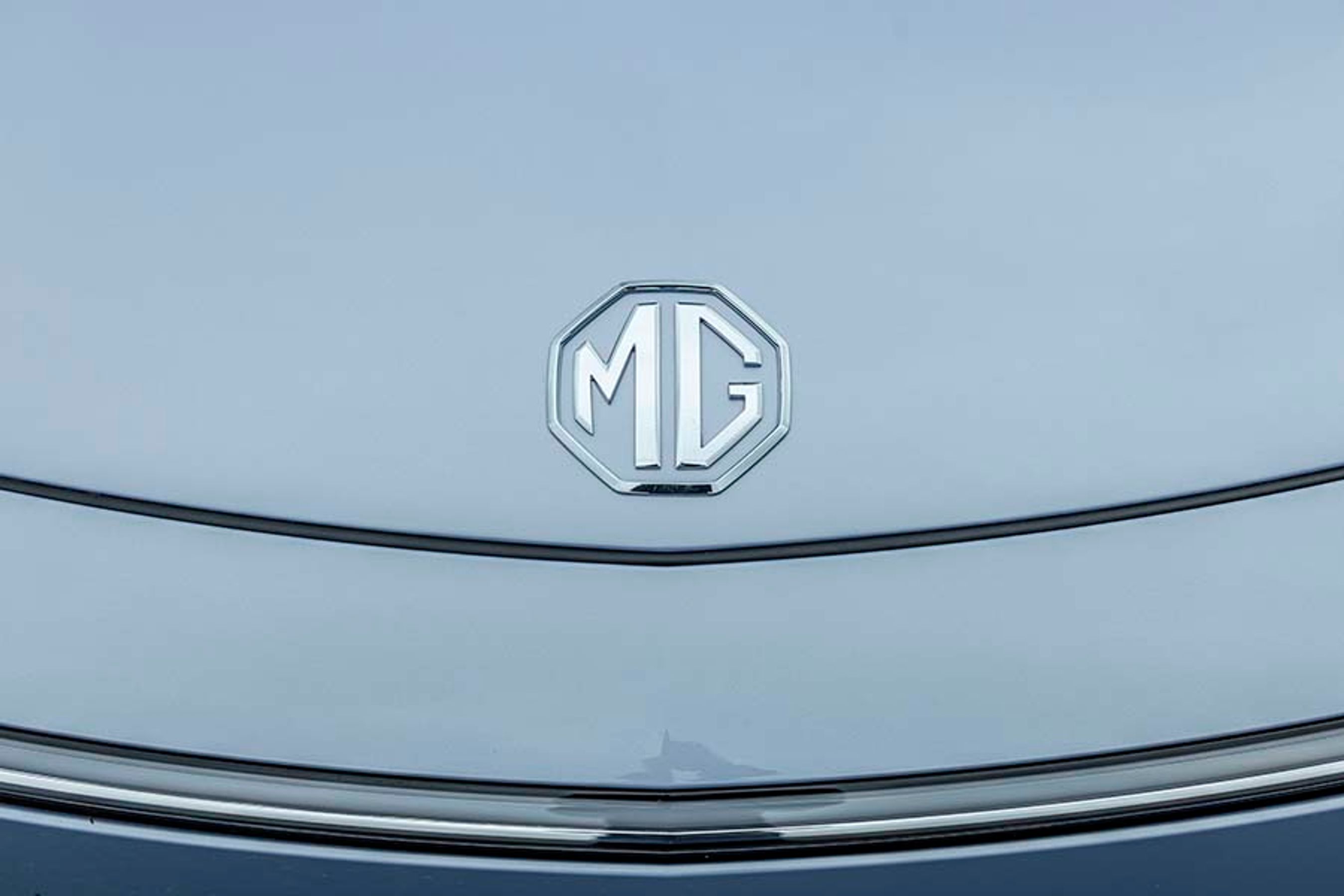 MG er tilbage i et tempo, man ikke havde drømt om i 1970’erne, da det dengang britiske bilmærke var på sit højeste. Nu er der tale om elektrificerede biler fra Kina, men det gør kun oplevelsen bedre.