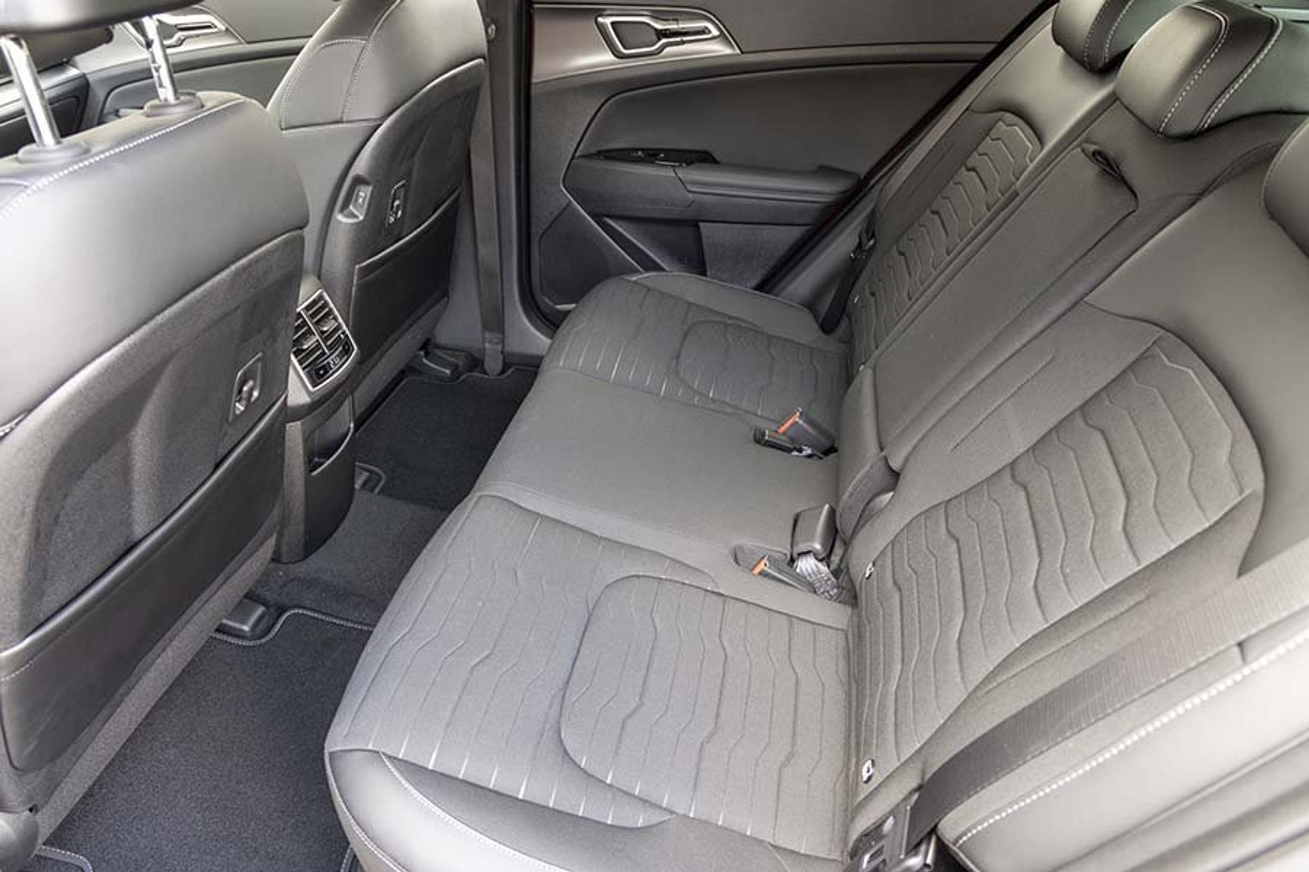 Bagsædet er et af bilens højdepunkter. 