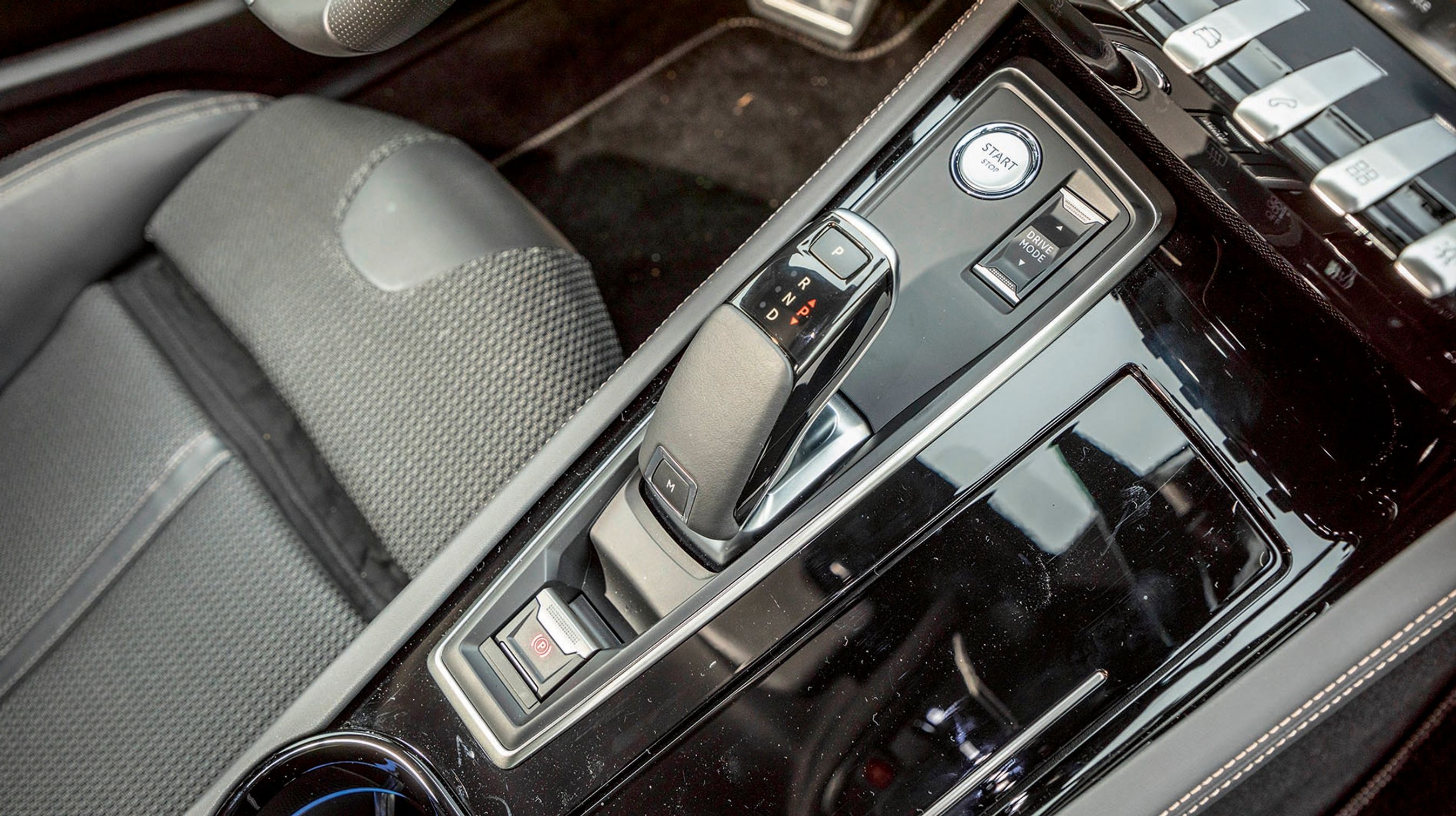 Gearvælgeren springer selv i „P“, når motoren slukkes – lækkert!