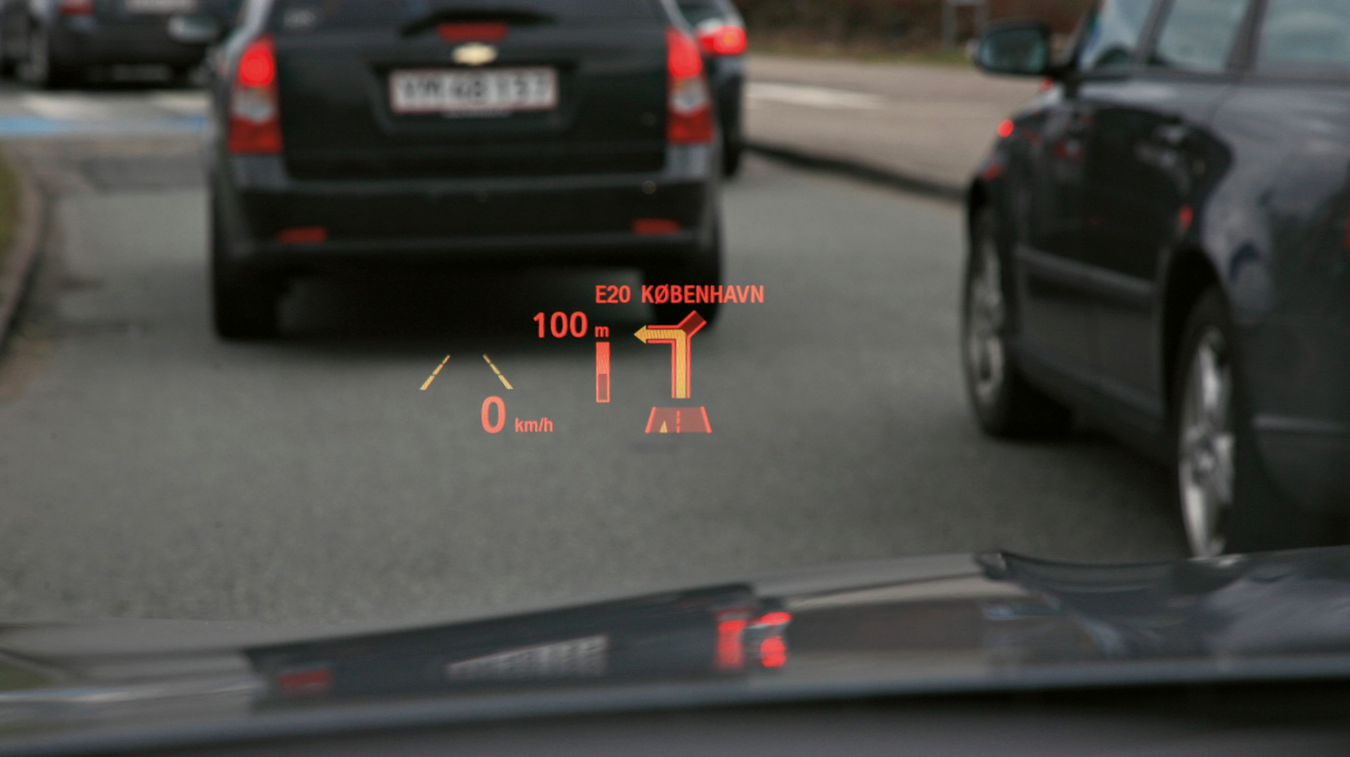 Head-up-display viser hastighed og navigationsgrafik. Pris: 30.000 kr.