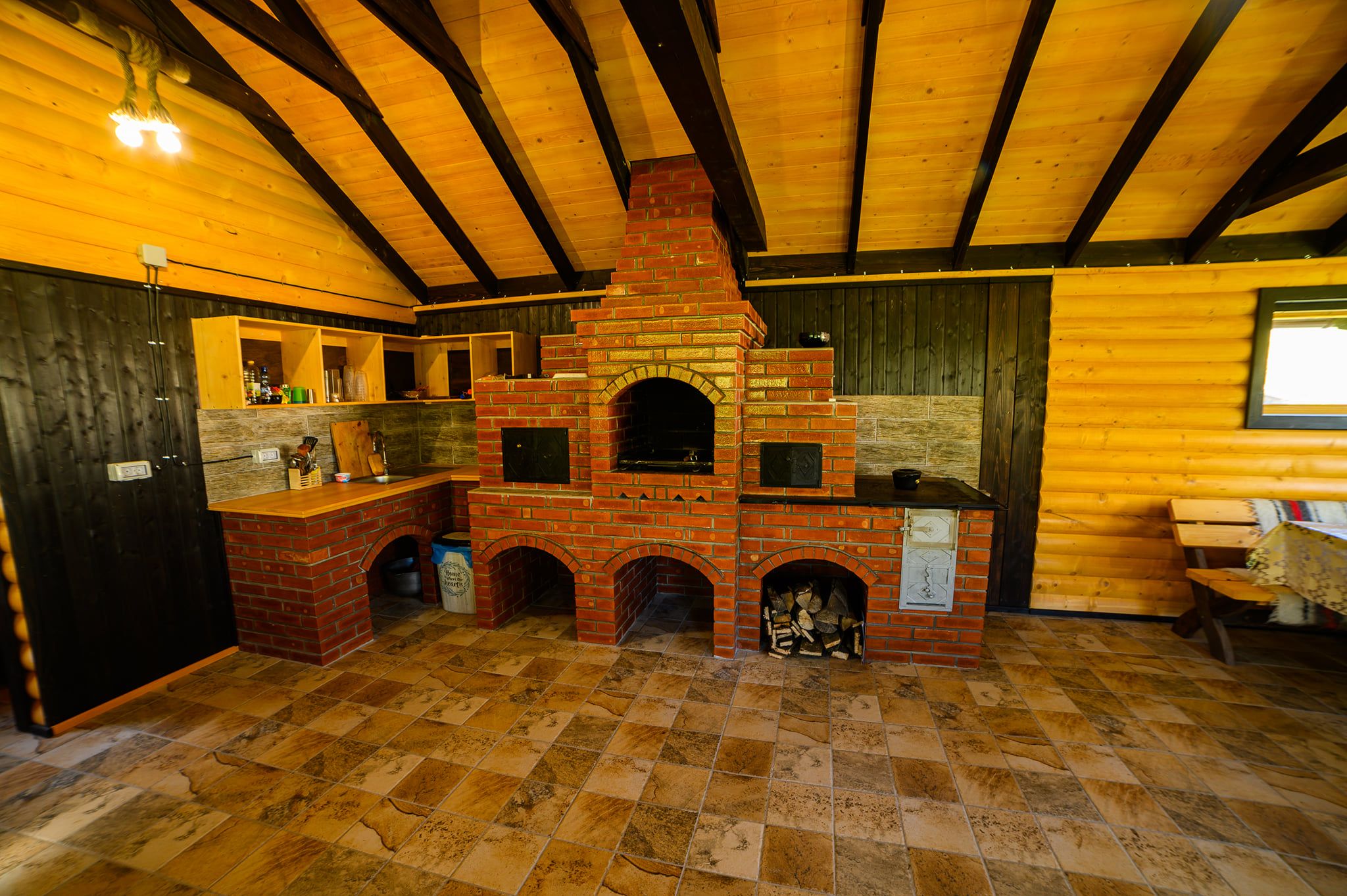 Poza reprezentativa pentru camerele si evenimentele din Casa Pasul Trecatorului