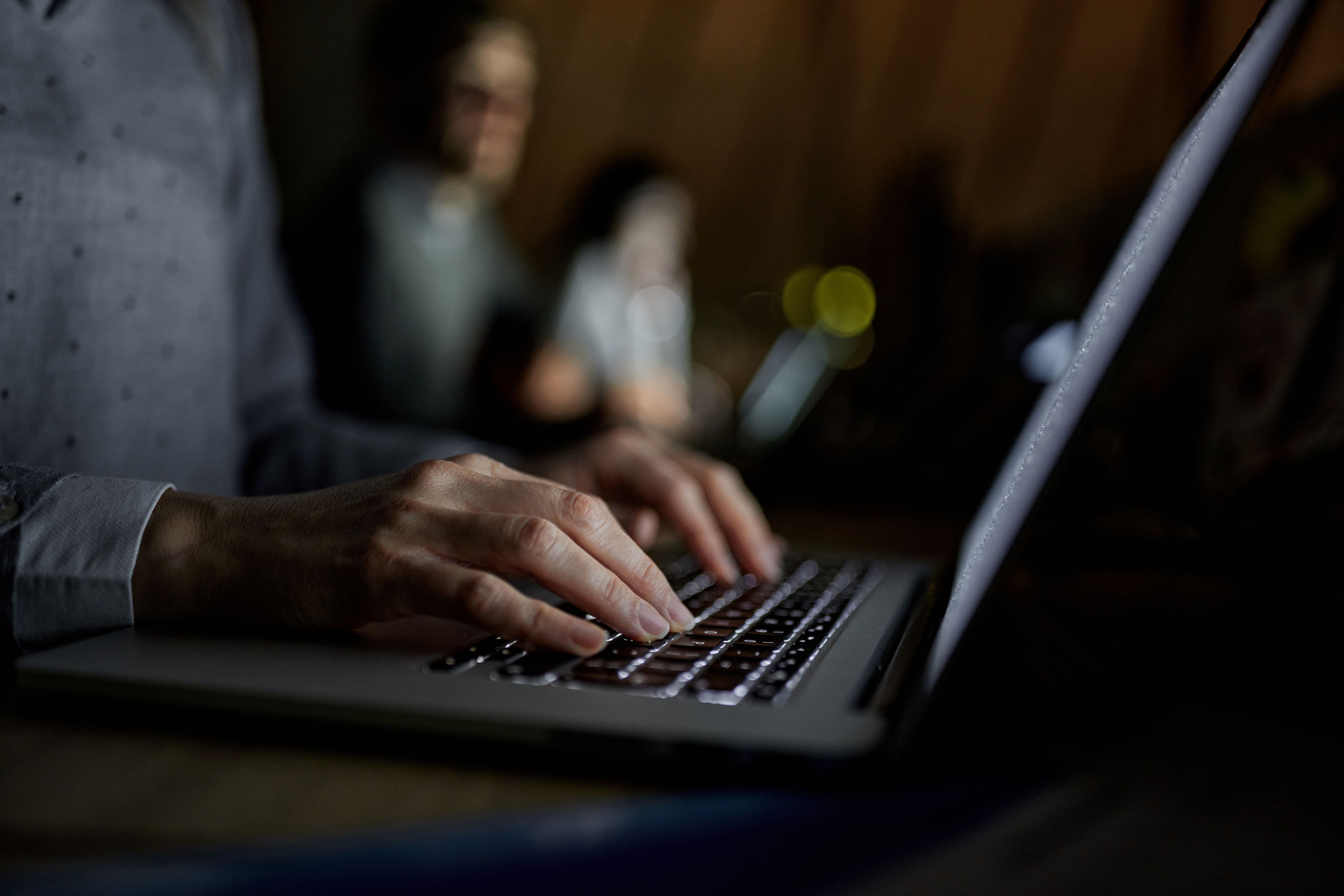 From LinkedIn to Tailored Attack in 30 Minutes: How AI Accelerates Target Profiling for Cybercrime