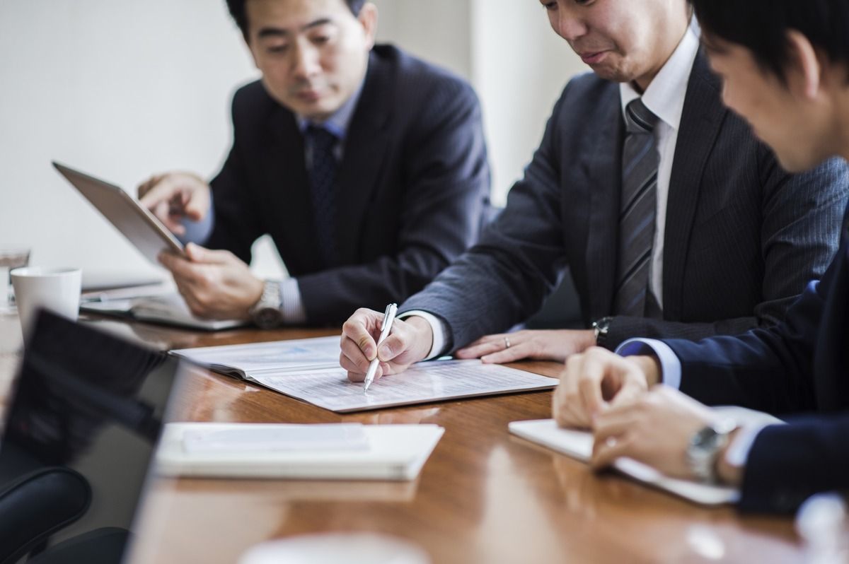 Men in discussion on the table