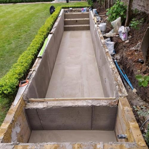 Cover pit and screeded pool