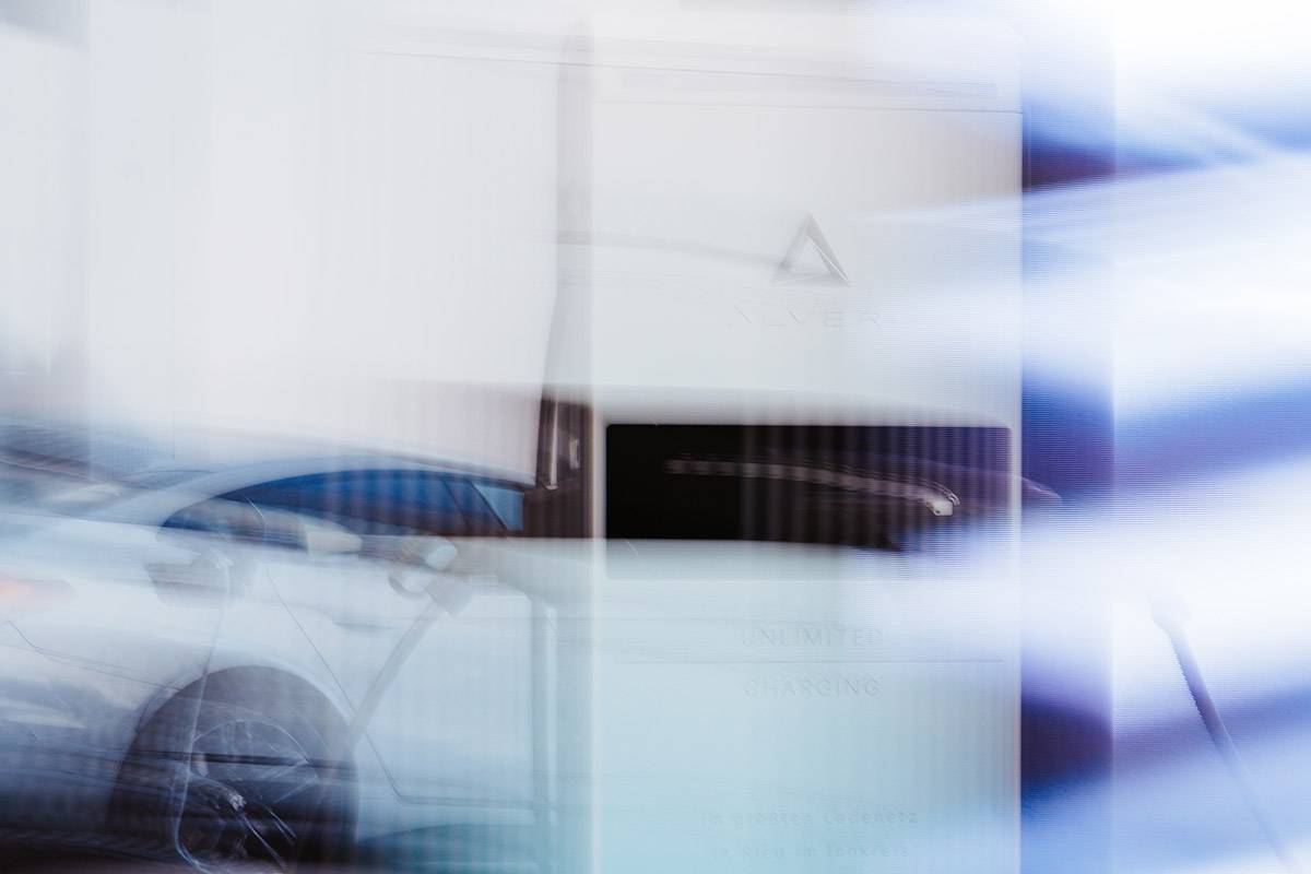 Abstract blurred shot of a car behind glass with the Alveri logo