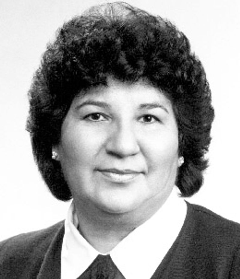 Mae V. Katt