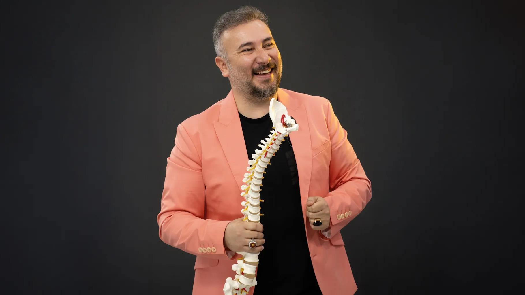 علاج آلام الرقبة في دبي | د. فاتح كرار | DRFK جراحة اليوم الواحد