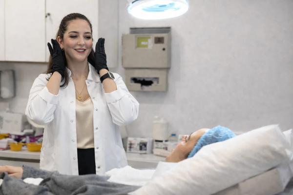 Who Is a Good Candidate for Aesthetic Surgery? A Complete Guide