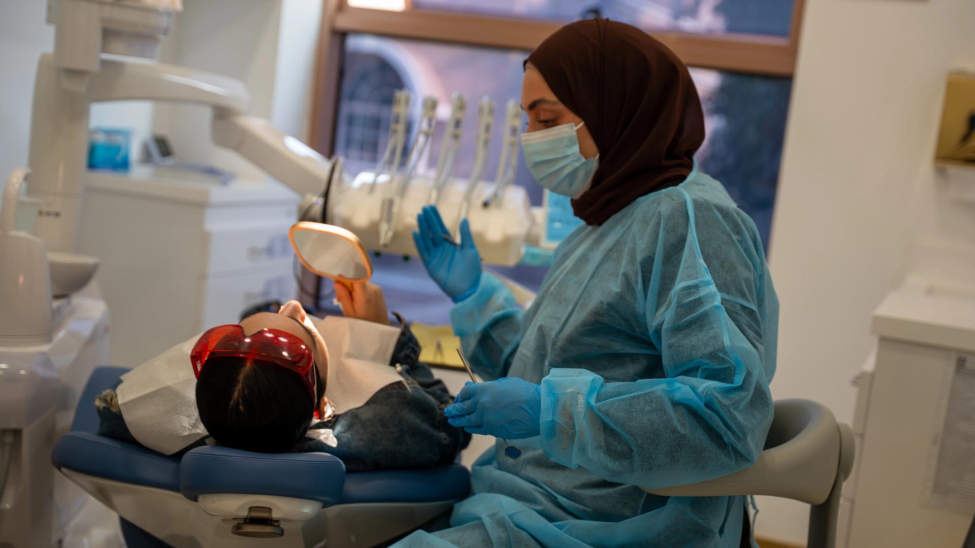 أفضل عيادة أسنان في دبي | زراعة وتجميل وتقويم الأسنان – DRFK