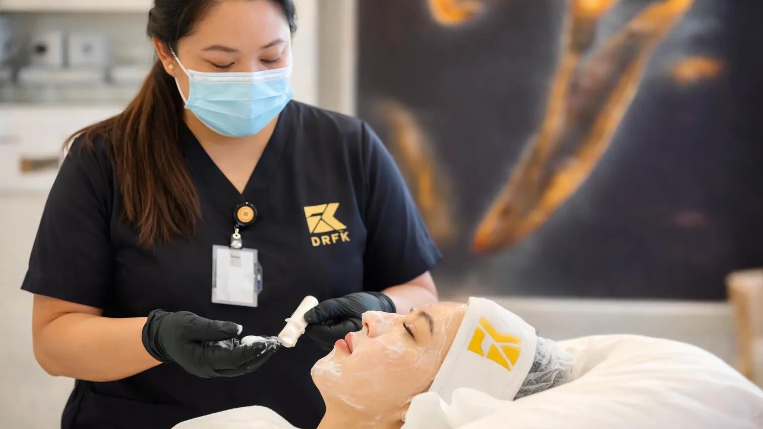 أفضل عيادة تجميل في دبي 2026 | نتائج بدون جراحة DRFK