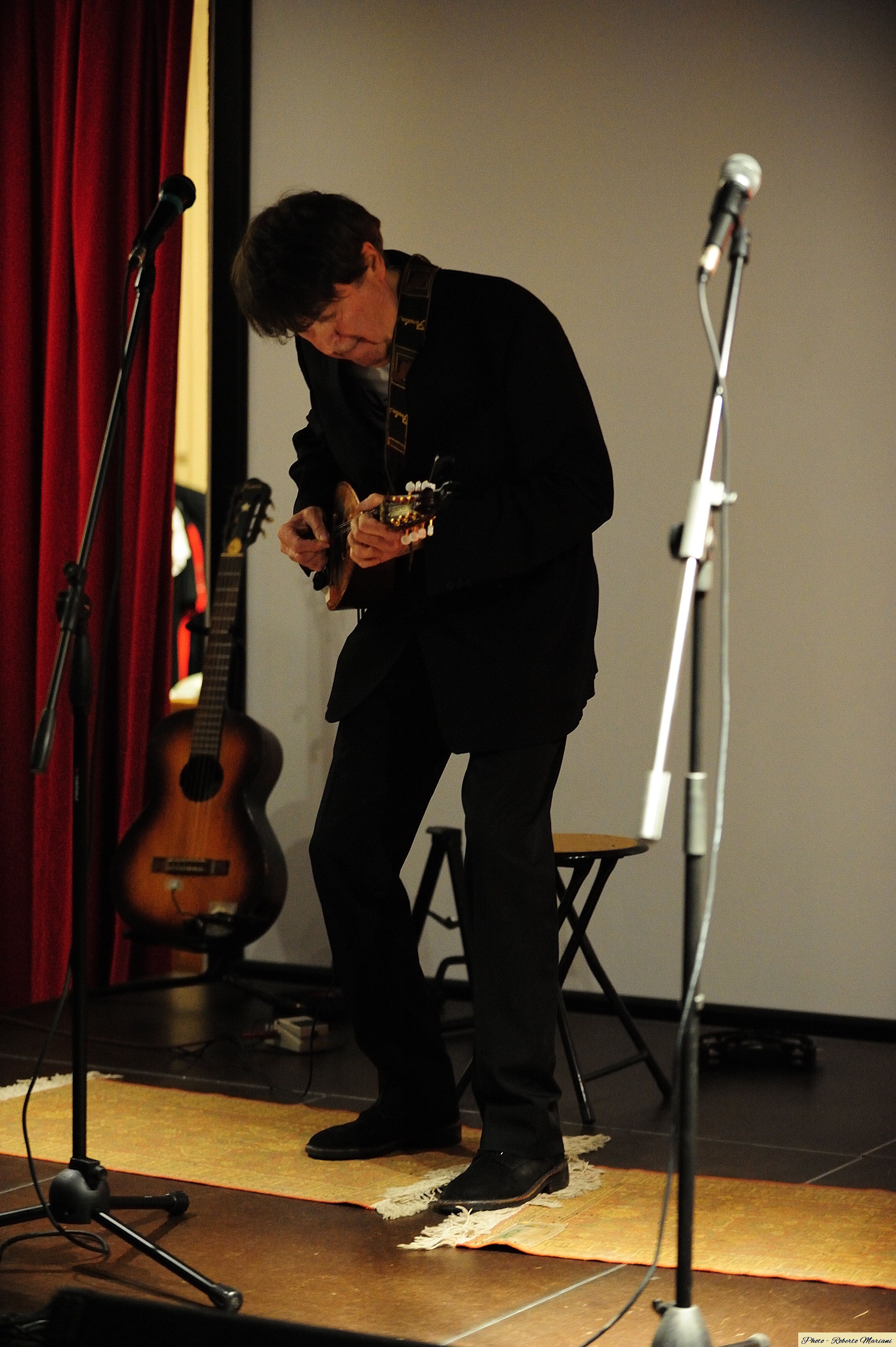 chiatarra sul palcoscenico