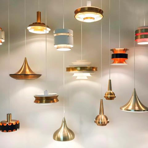 Lampade a sospensione in un locale