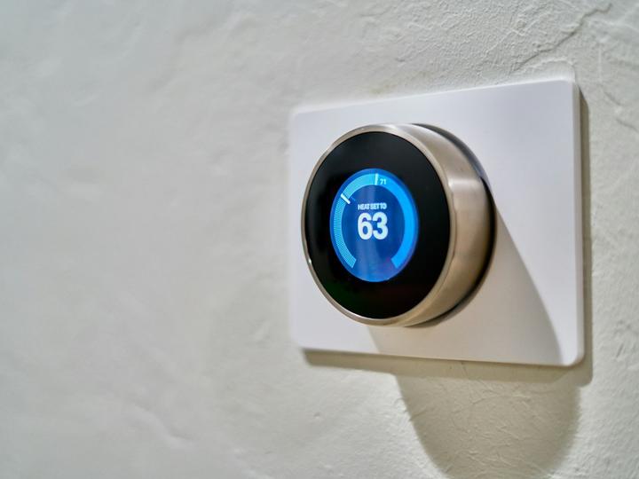 Termostato intelligente a parete