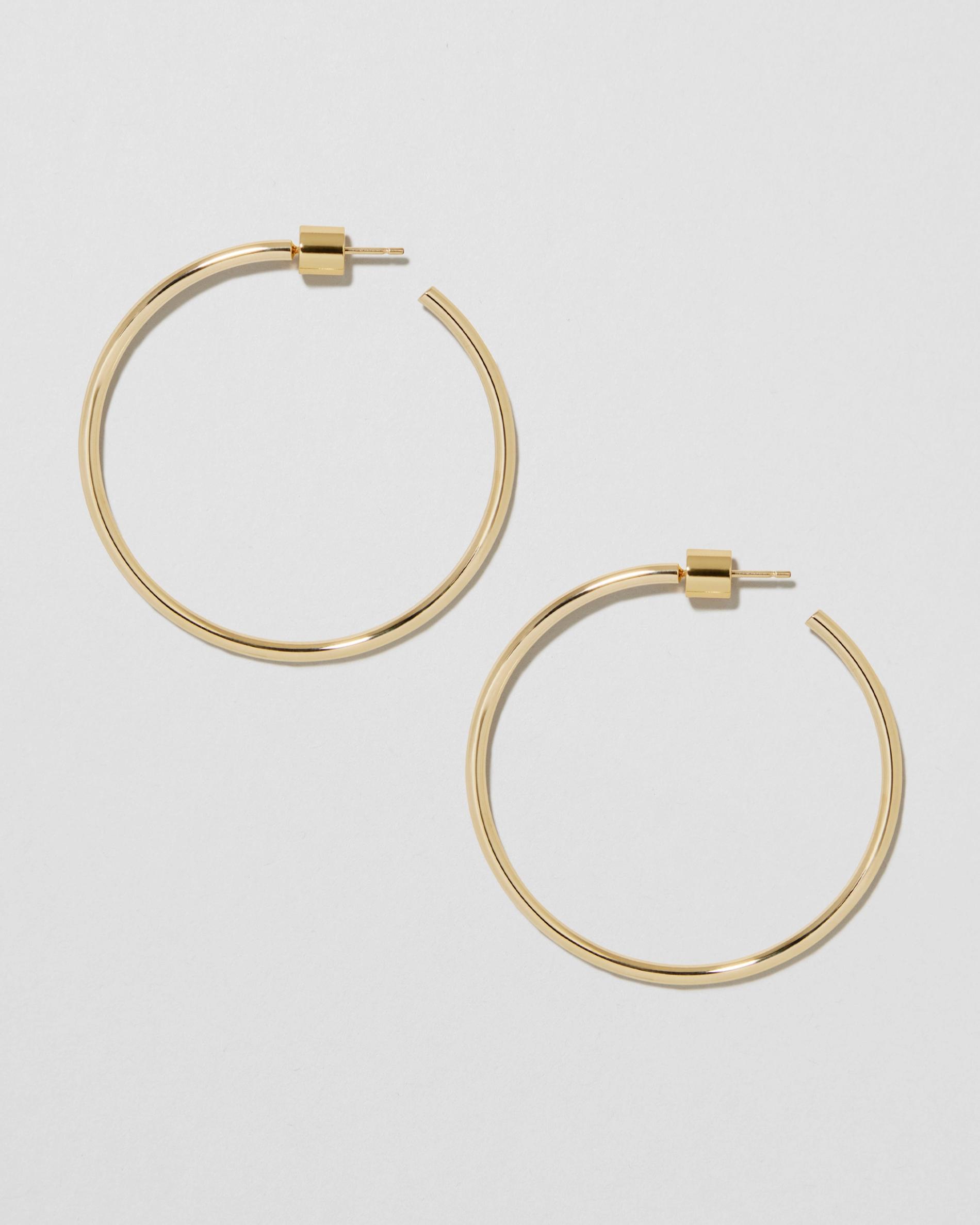 thin thread hoop image flat lay