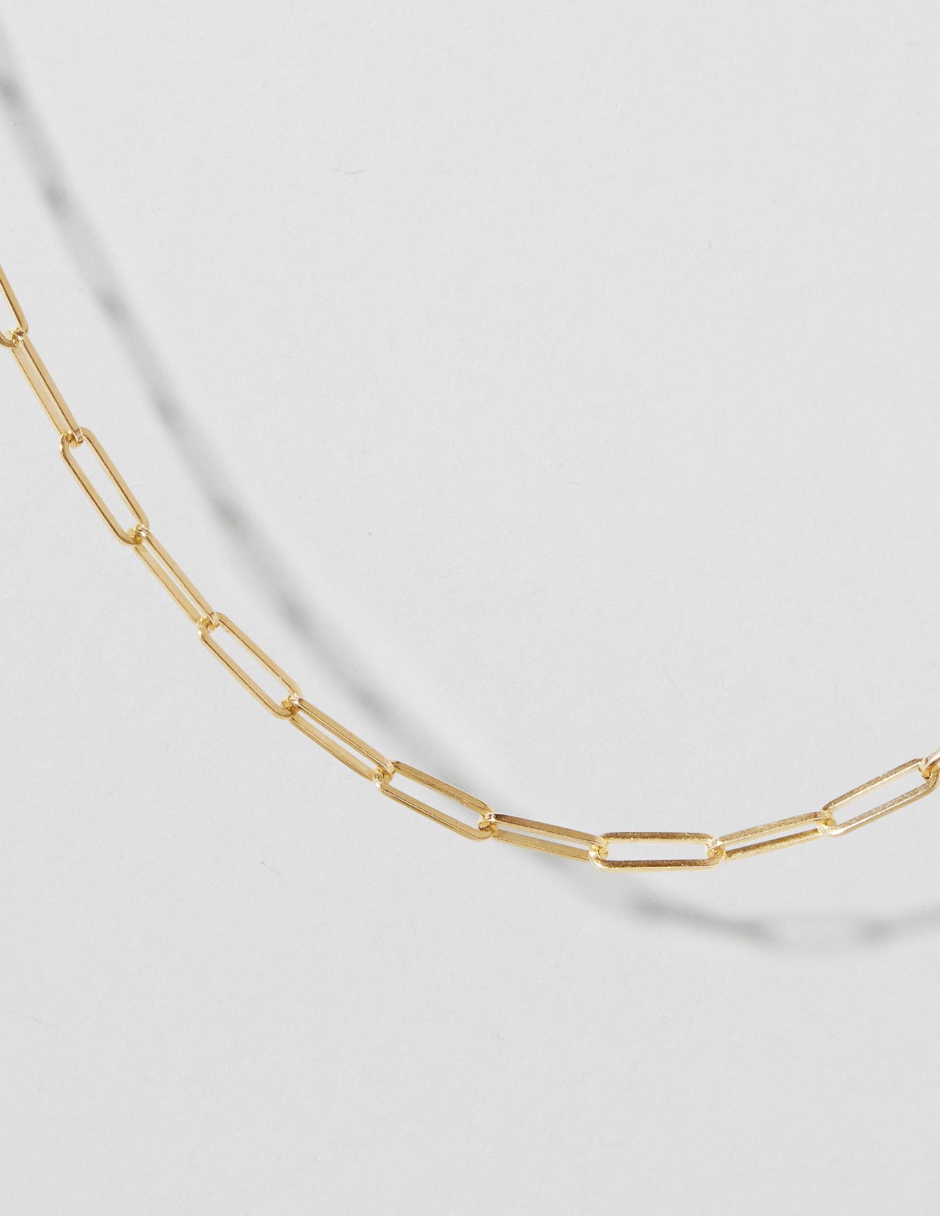 18k paperclip chain on a grey background