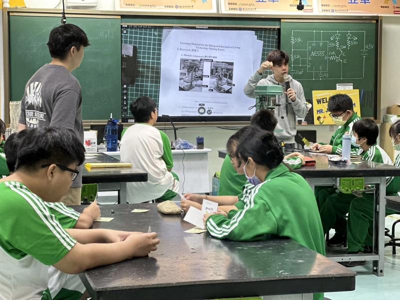 樟樹國際實中 虹吸咖啡製作