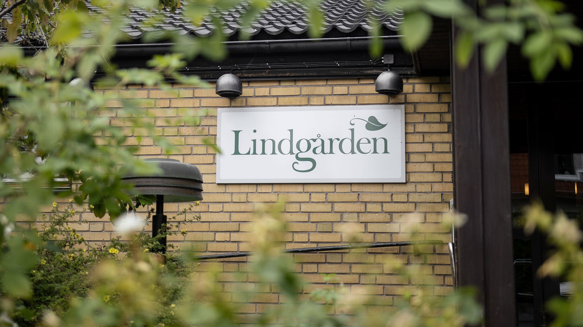 Entrén till Lindgårdens Äldrecenter