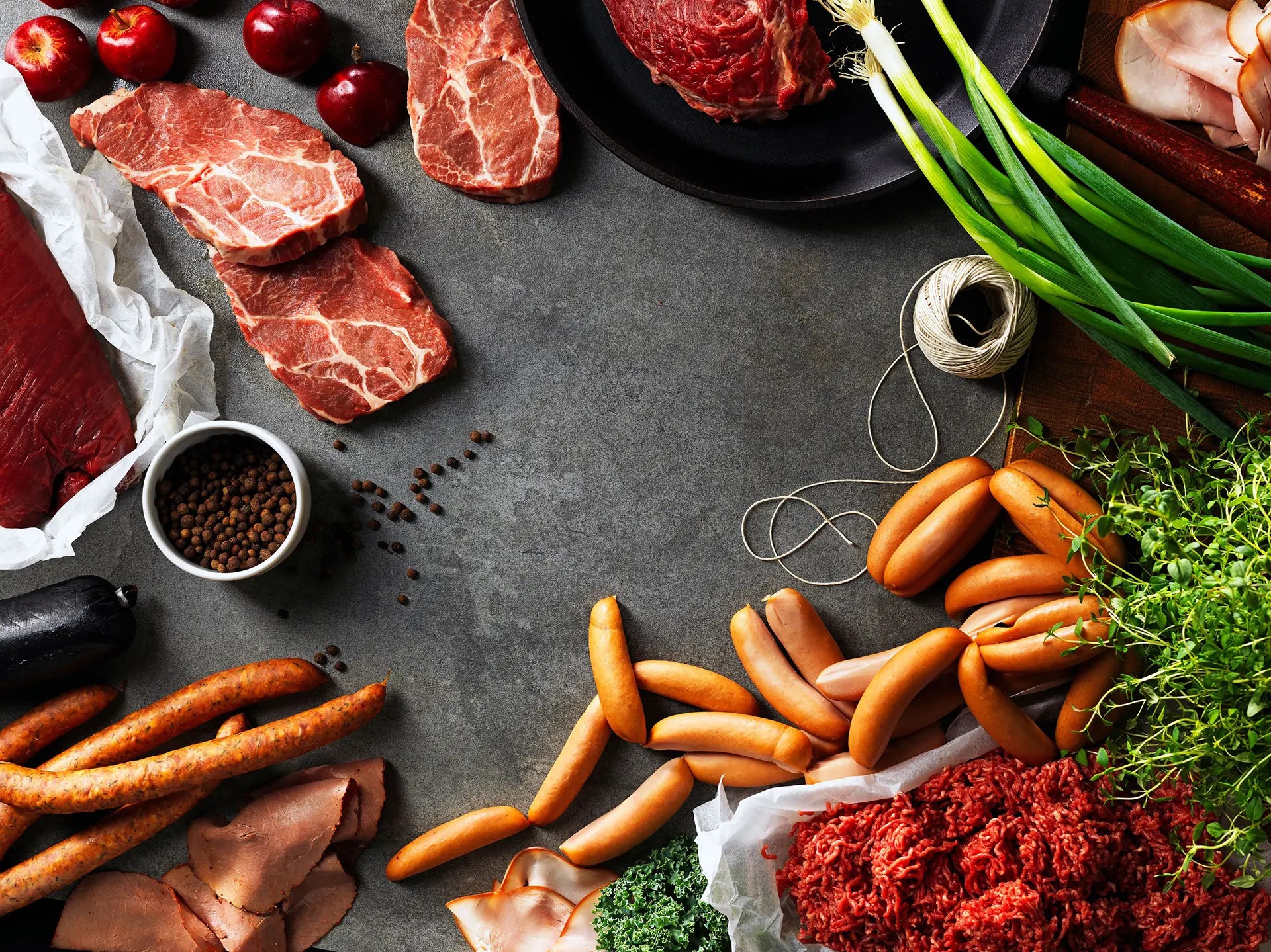 Köttprodukter som förbereds för tillagning