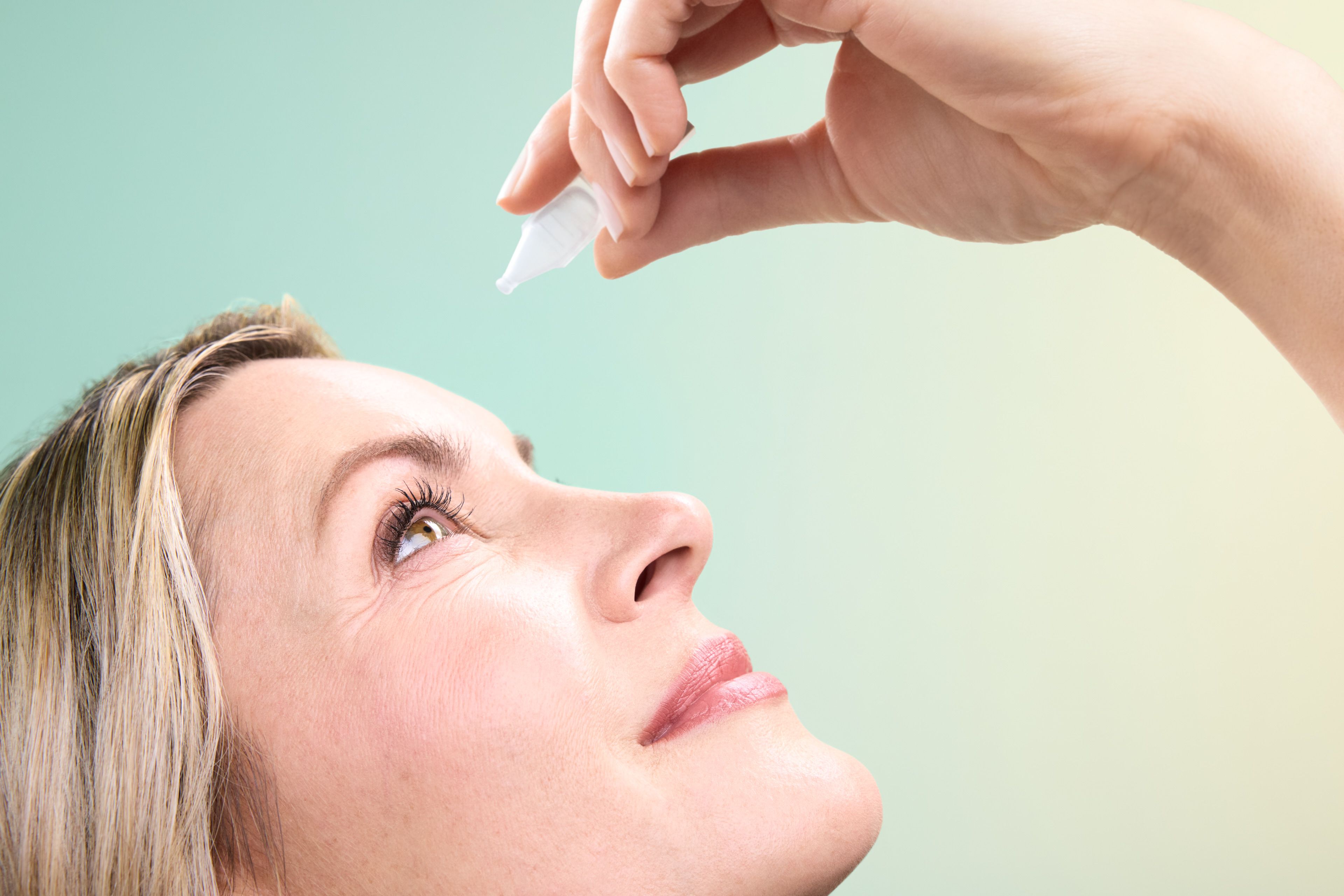 How to use VIZZ eye drops instilling drop