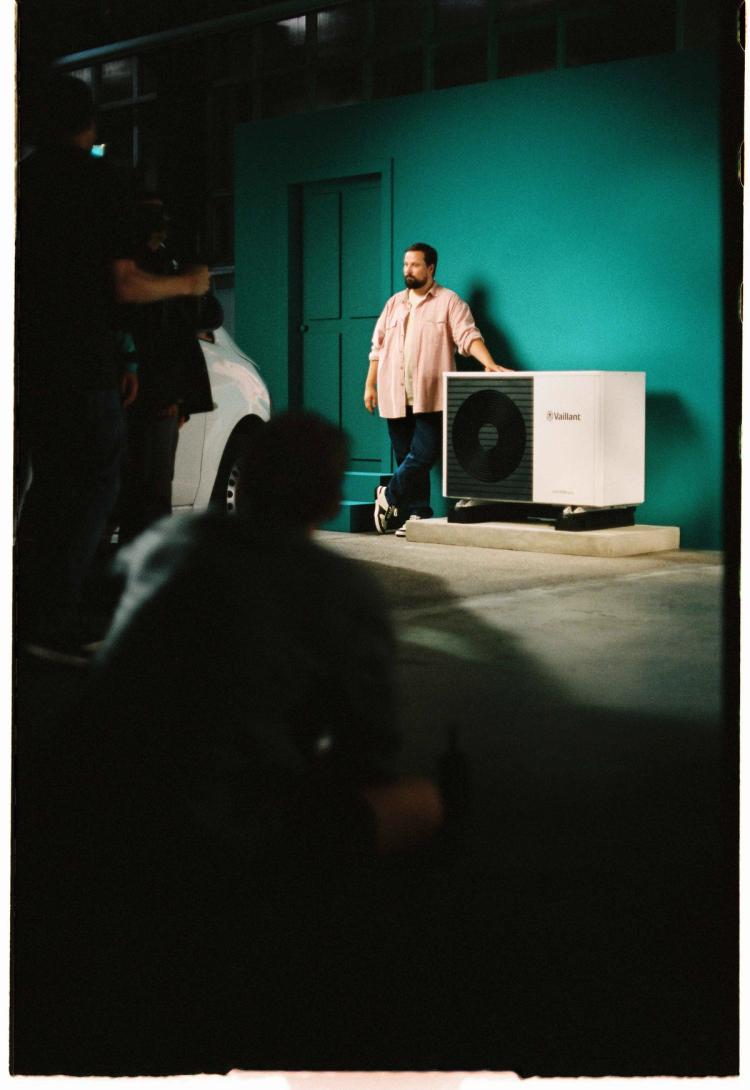 Missing alternative text