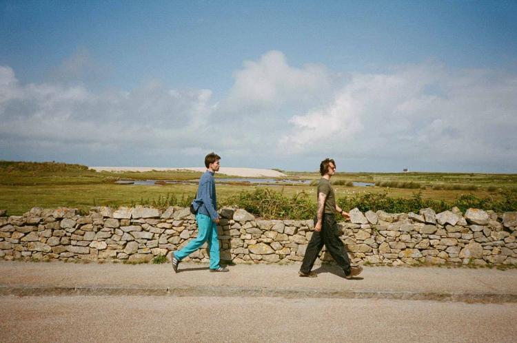 Missing alternative text