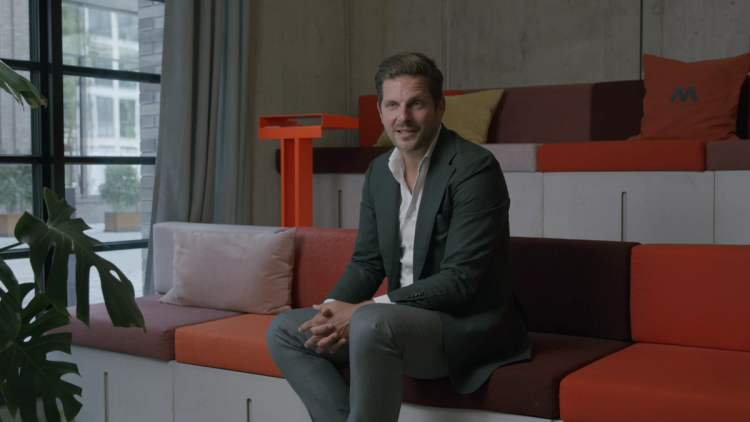 Missing alternative text