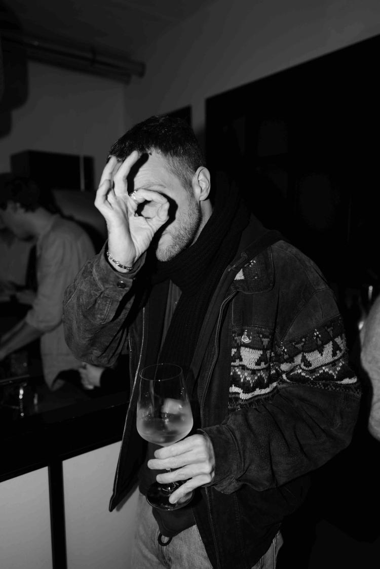 Missing alternative text