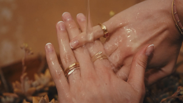 Missing alternative text