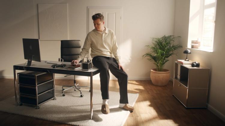 Missing alternative text