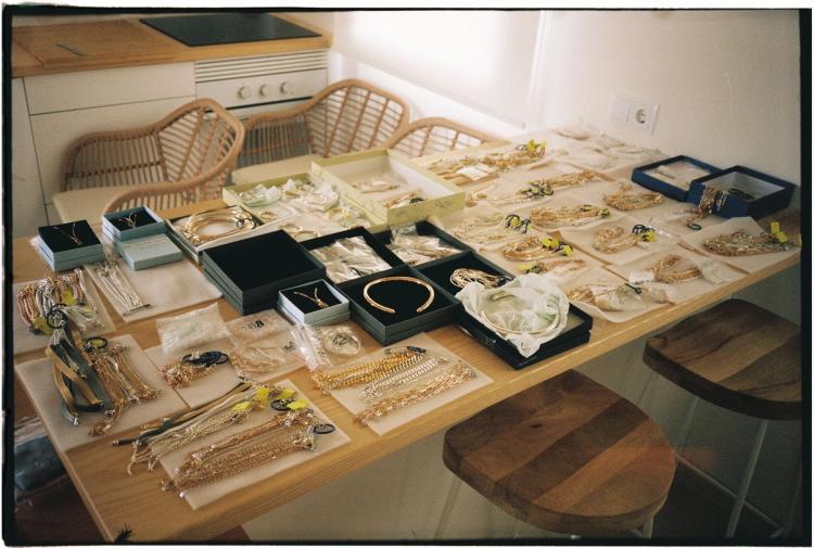 Missing alternative text