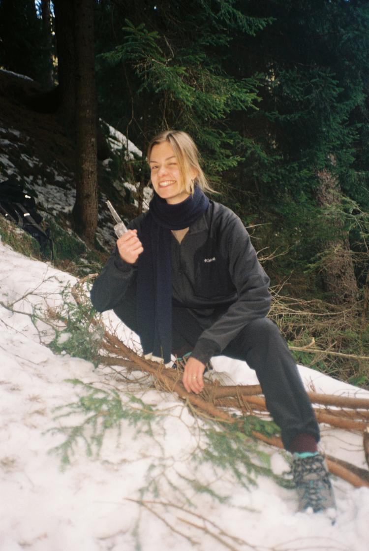 Missing alternative text