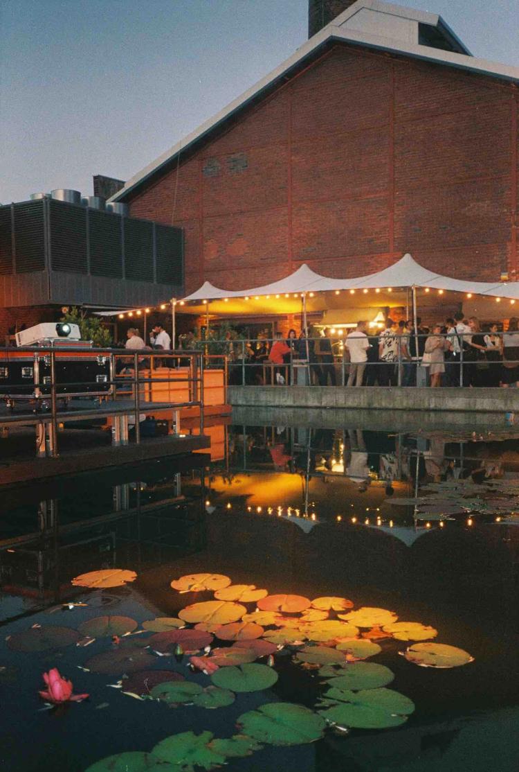 Missing alternative text