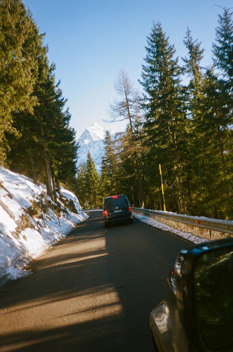 Missing alternative text