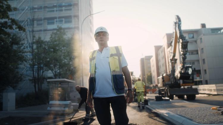 Missing alternative text