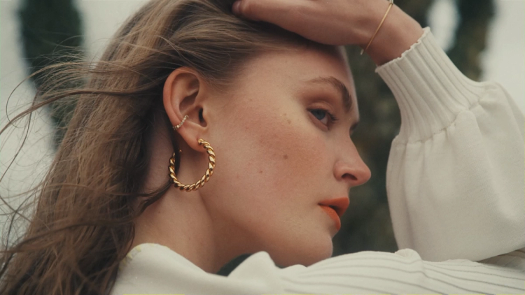 Missing alternative text