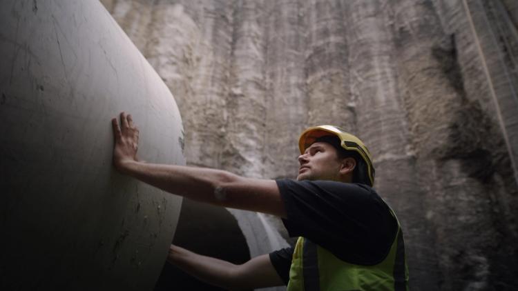 Missing alternative text