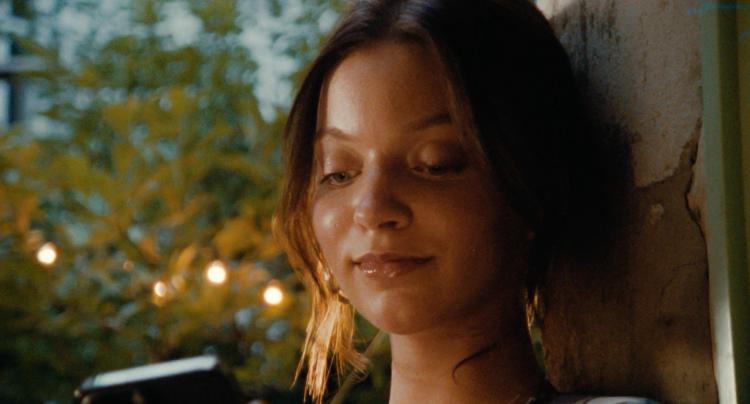 Missing alternative text