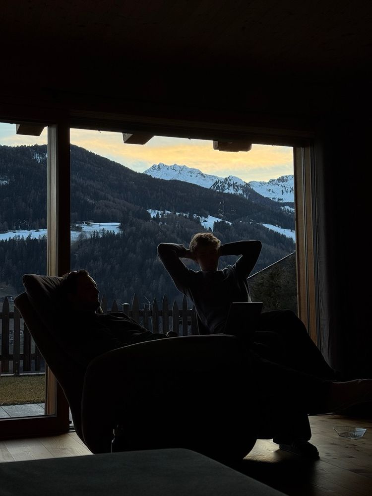 Missing alternative text