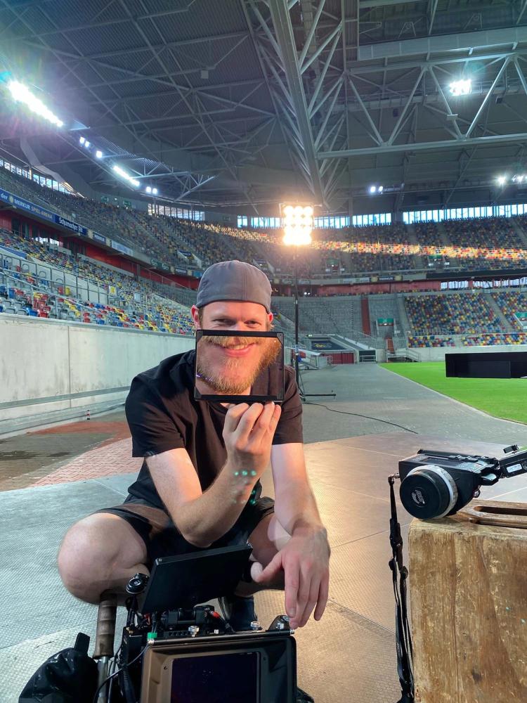 Missing alternative text