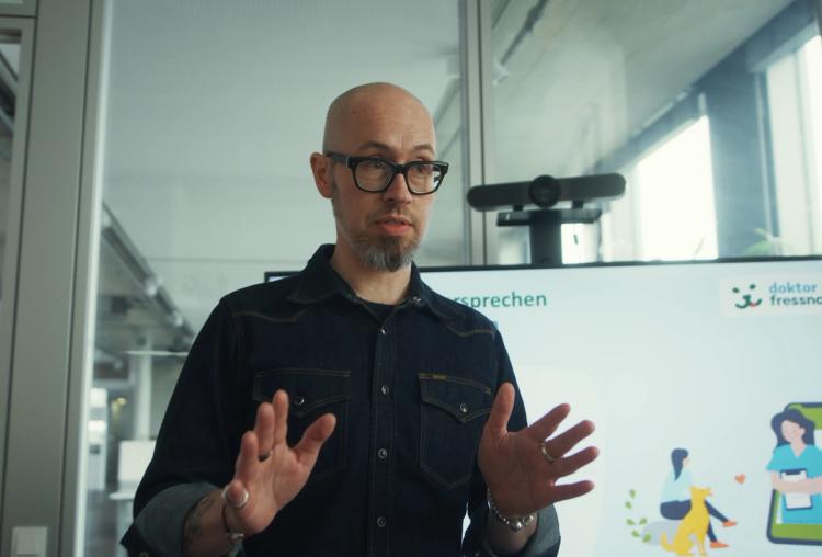 Missing alternative text