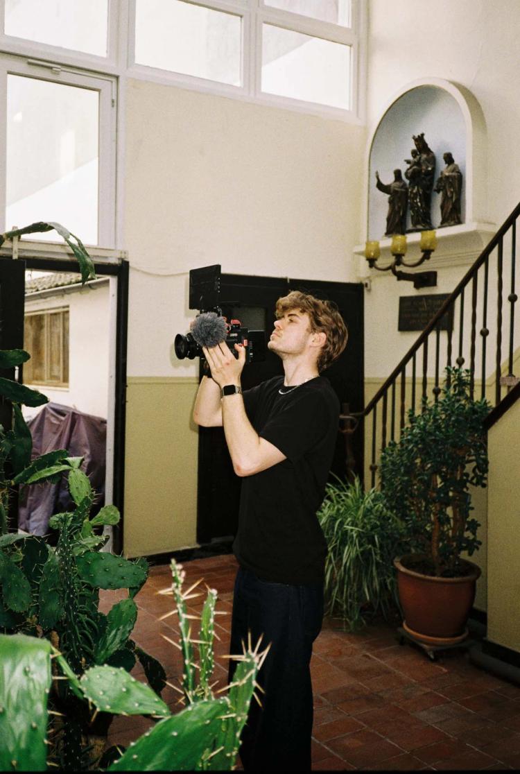 Missing alternative text