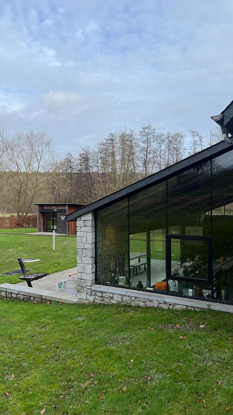 Missing alternative text