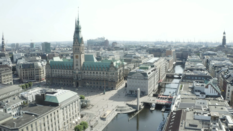 Missing alternative text