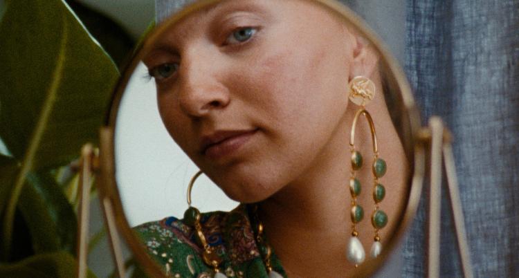 Missing alternative text