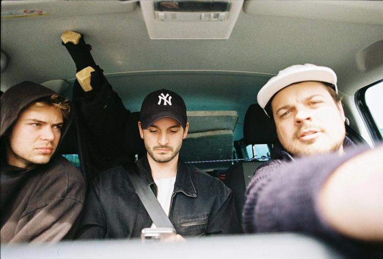 Missing alternative text